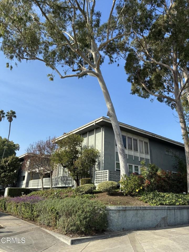 1520 Spruce St #8 - Photo 3 of 21