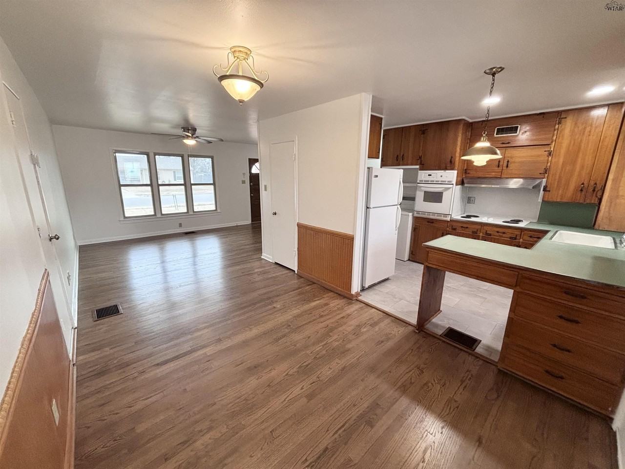 4300 Hughes Dr - Photo 4 of 22