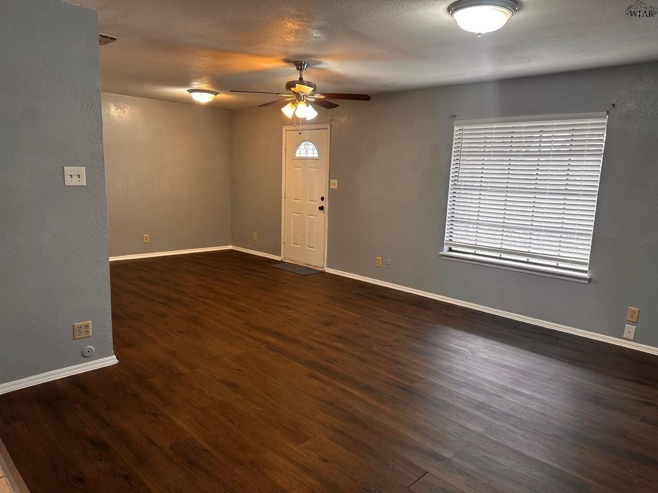 4445 Mcniel Ave - Photo 2 of 7