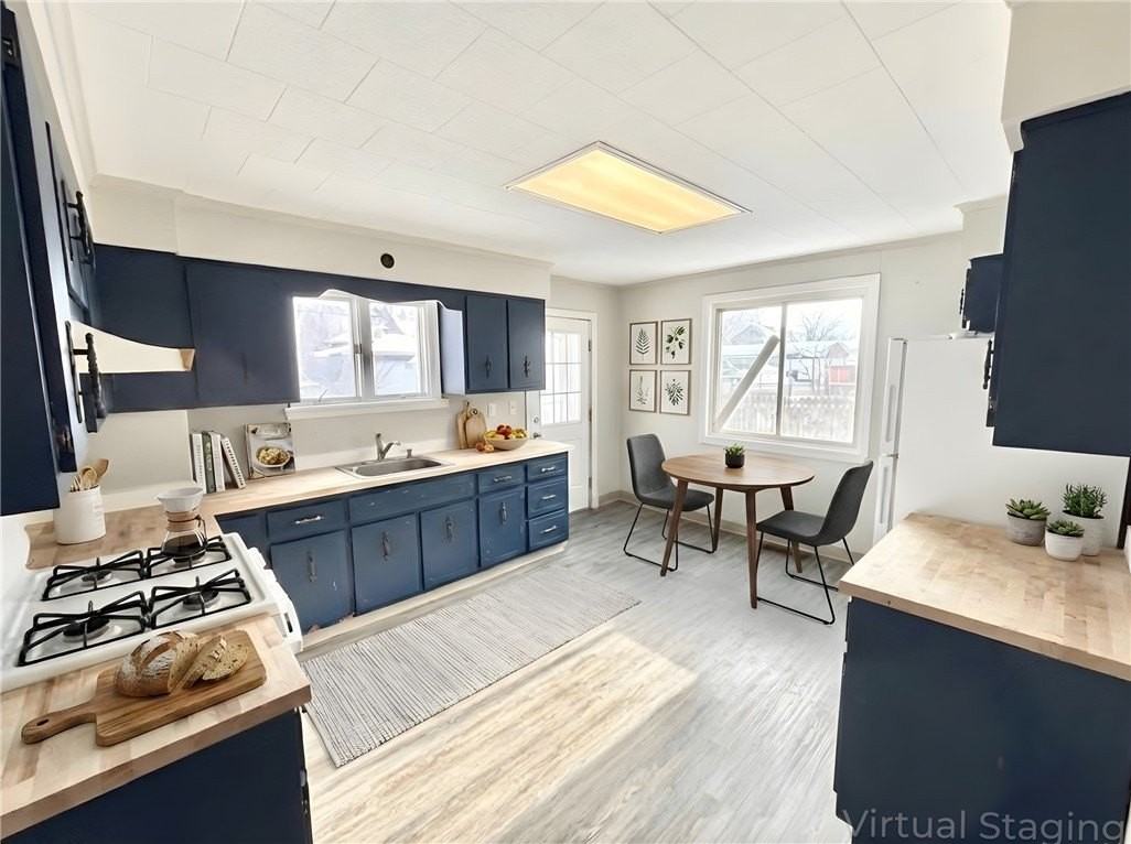 874 Vankirk St - Photo 3 of 9