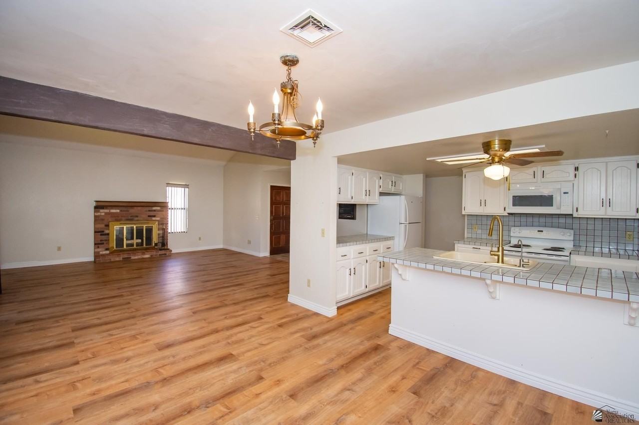 10201 S Del Rey Dr - Photo 5 of 19