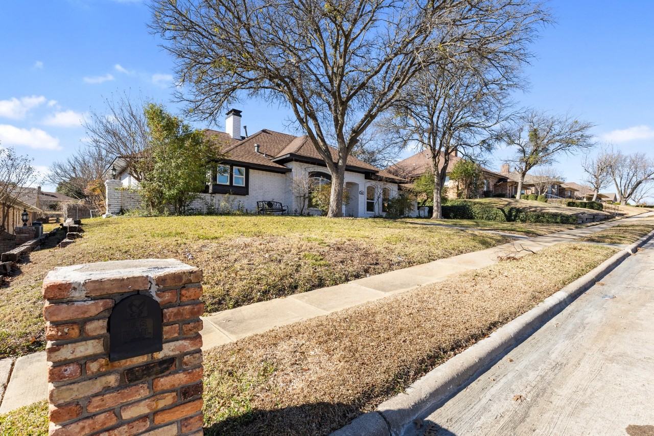 3005 Club Hill Dr - Photo 2 of 34