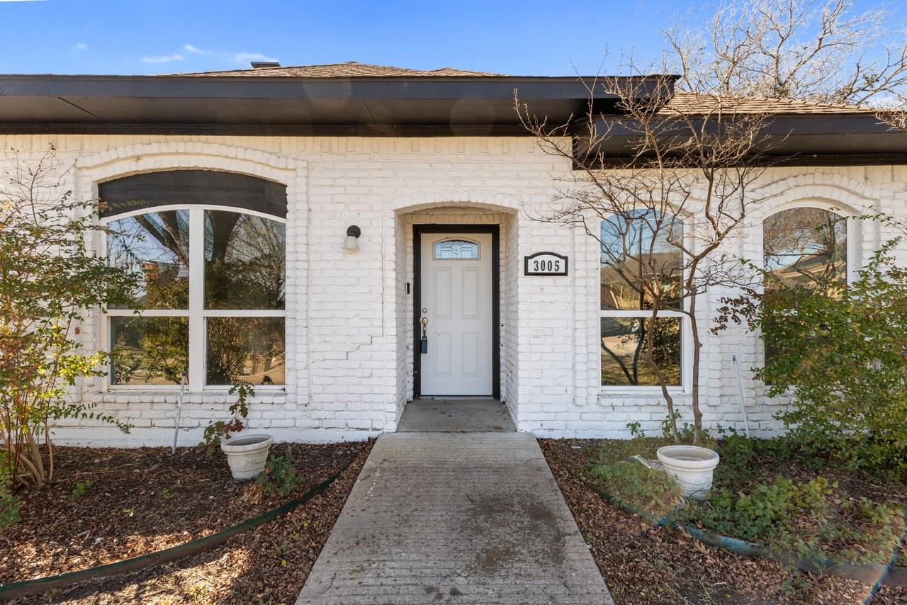 3005 Club Hill Dr - Photo 3 of 34