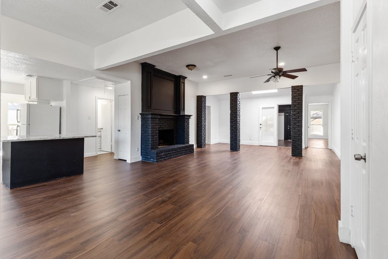 3005 Club Hill Dr - Photo 6 of 34