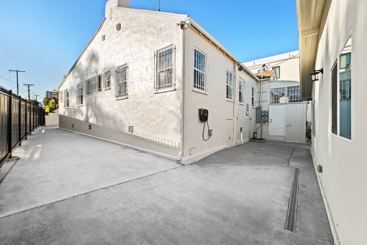 1642 S Crest Dr - Photo 2 of 24