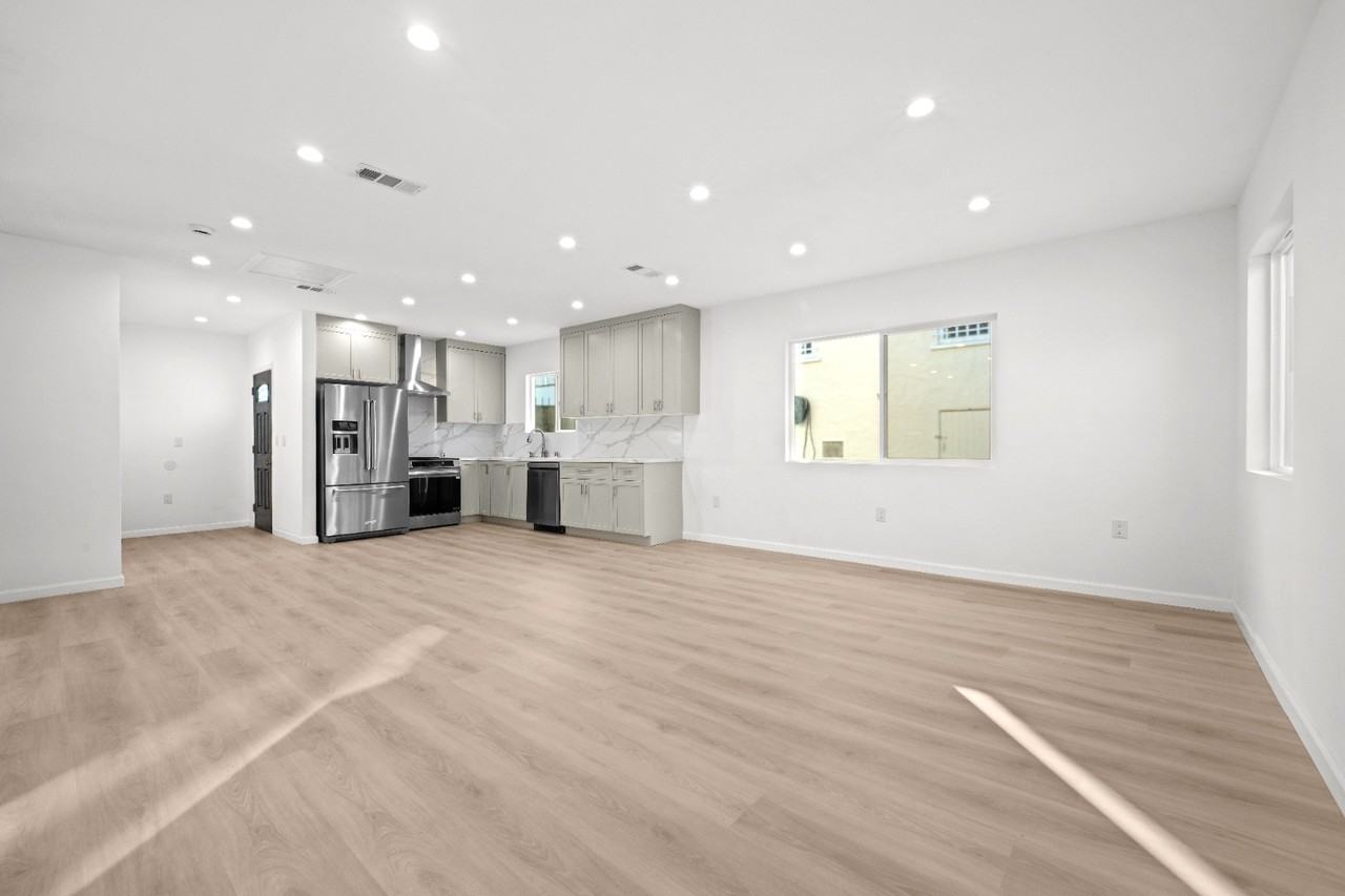 1642 S Crest Dr - Photo 4 of 24