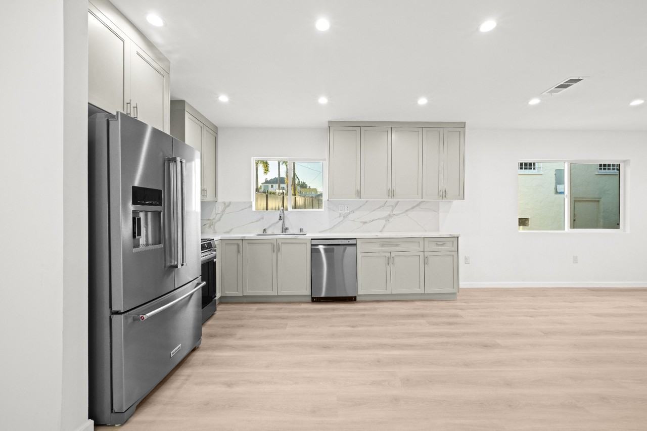 1642 S Crest Dr - Photo 7 of 24