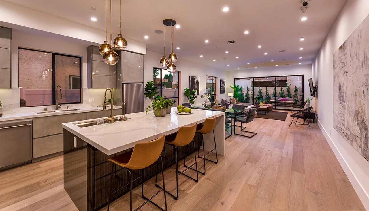 1637 S Sherbourne Dr - Photo 2 of 34