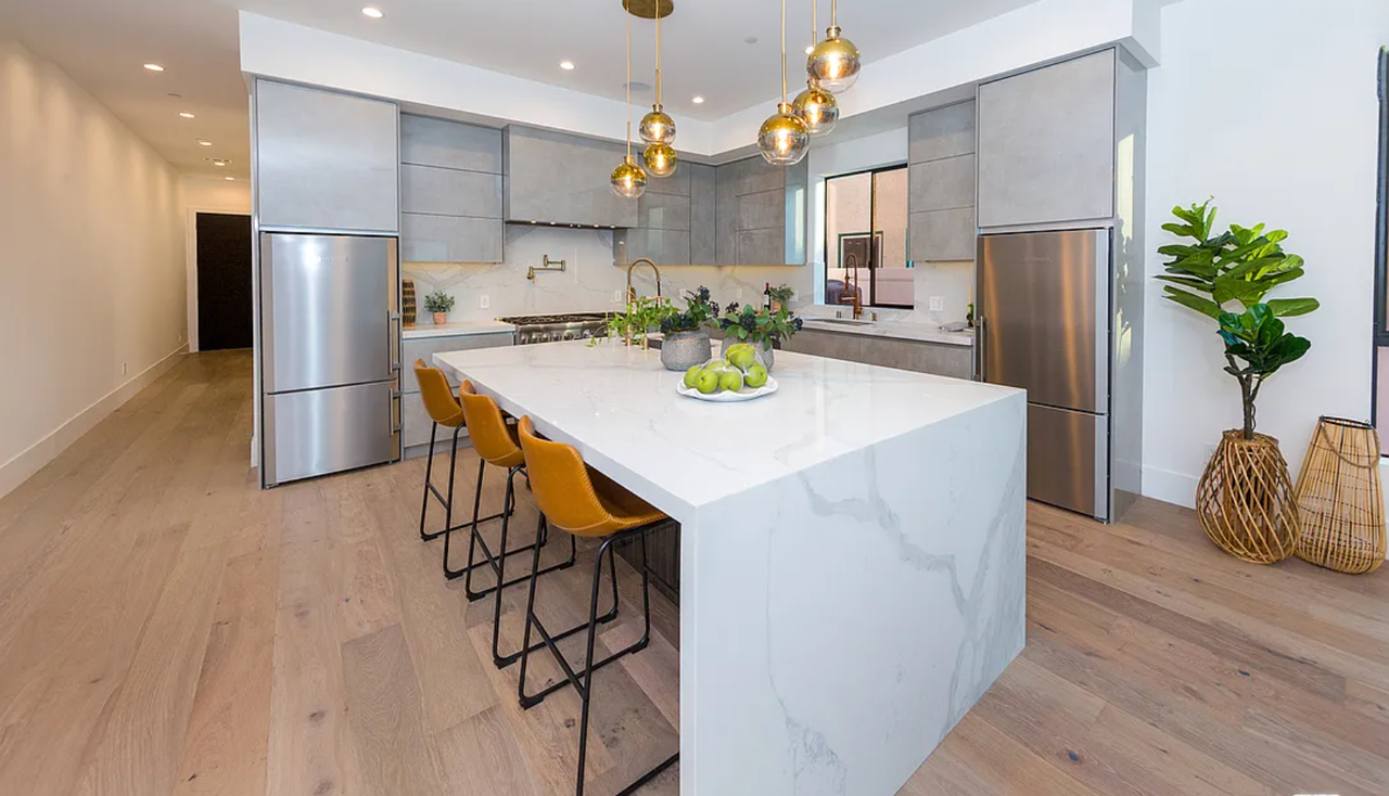 1637 S Sherbourne Dr - Photo 3 of 34