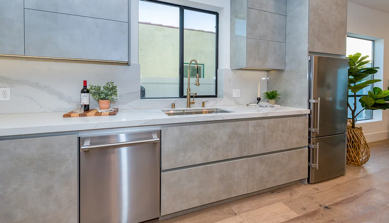 1637 S Sherbourne Dr - Photo 5 of 34