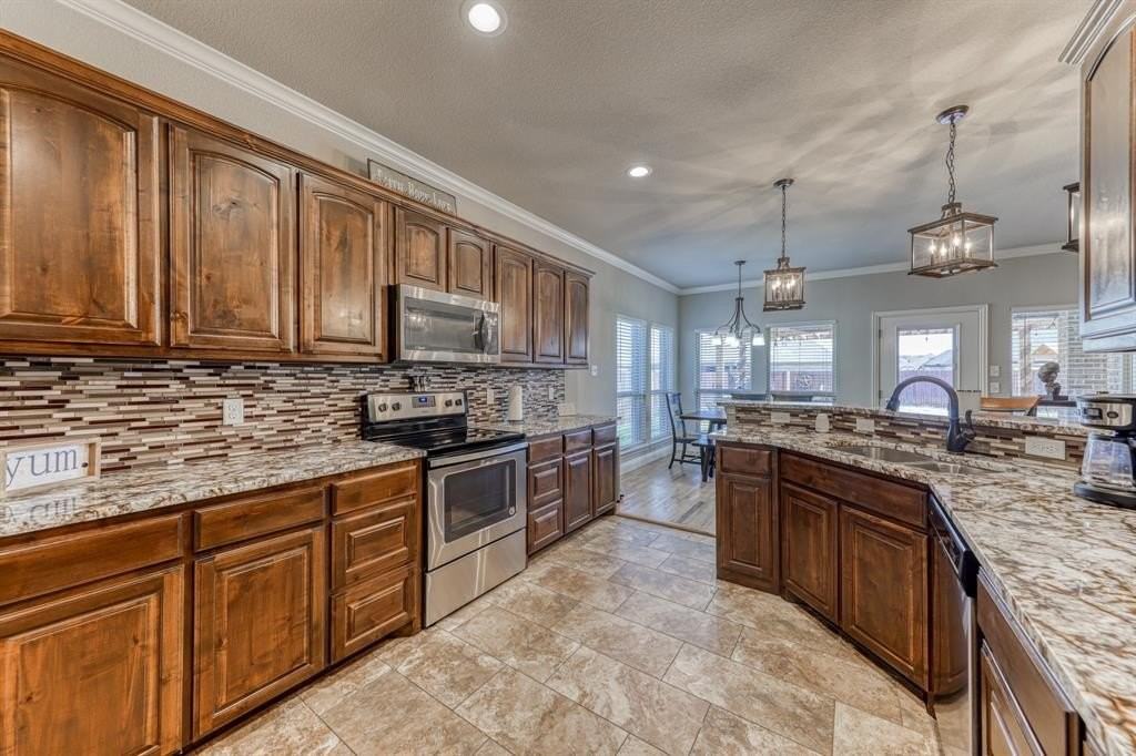 128 Breeders Dr - Photo 5 of 36