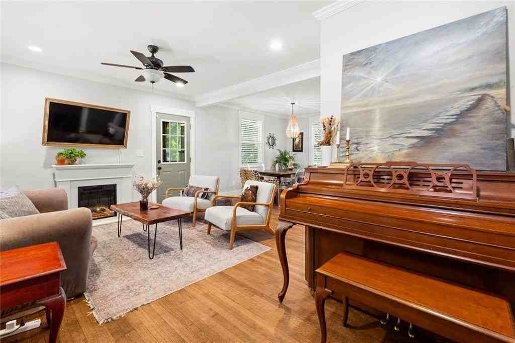 1552 Belmont Ave Sw - Photo 4 of 35