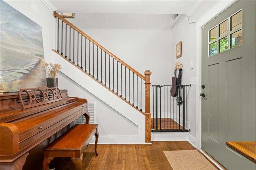 1552 Belmont Ave Sw - Photo 5 of 35