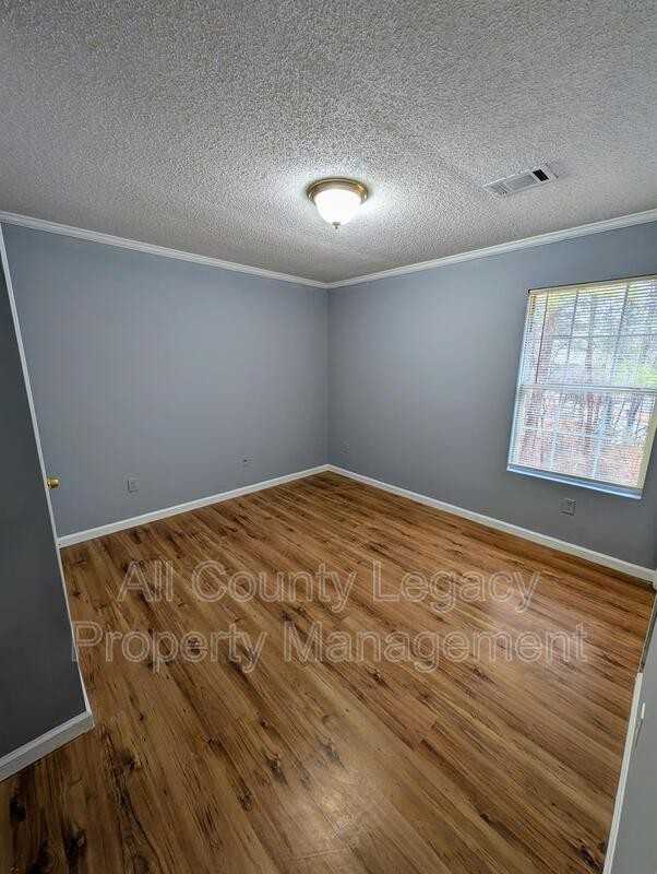 4677 Lois Dr - Photo 5 of 9