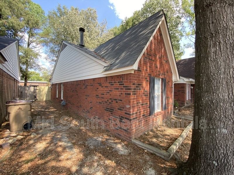 5198 Walton Lake Dr - Photo 2 of 14