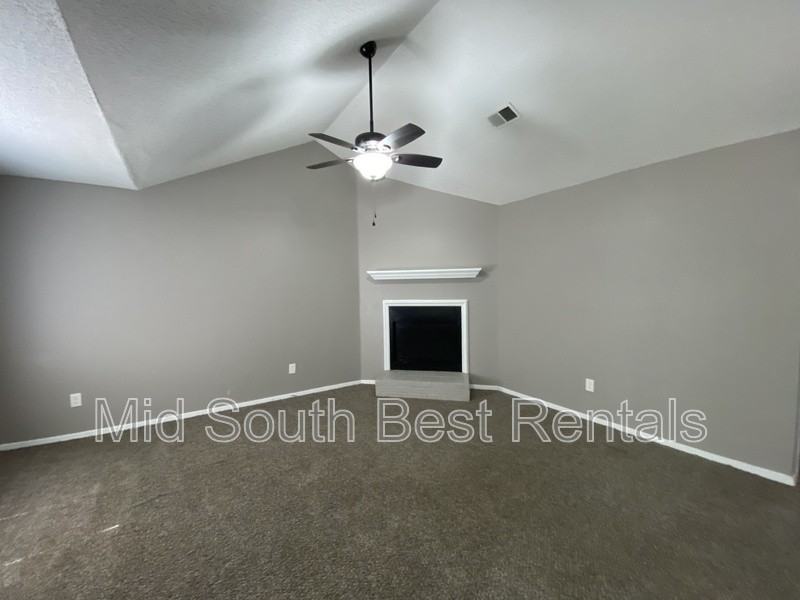 5198 Walton Lake Dr - Photo 3 of 14