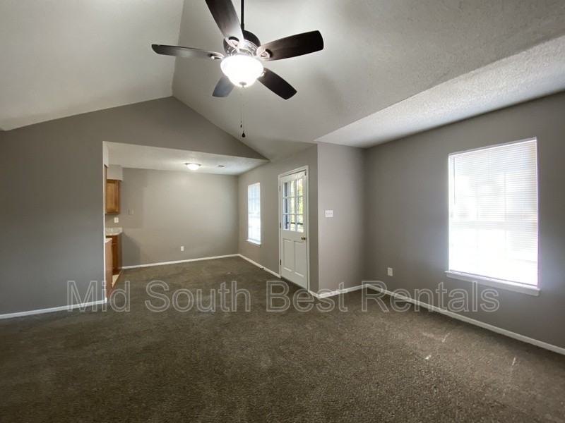 5198 Walton Lake Dr - Photo 4 of 14