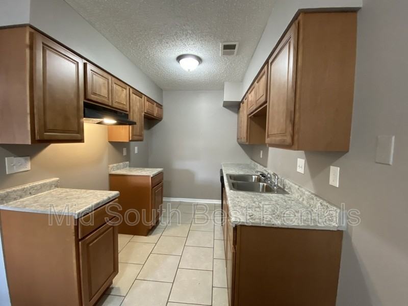 5198 Walton Lake Dr - Photo 5 of 14