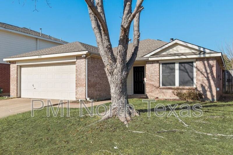 1580 Chivalry Ln - Photo 2 of 25