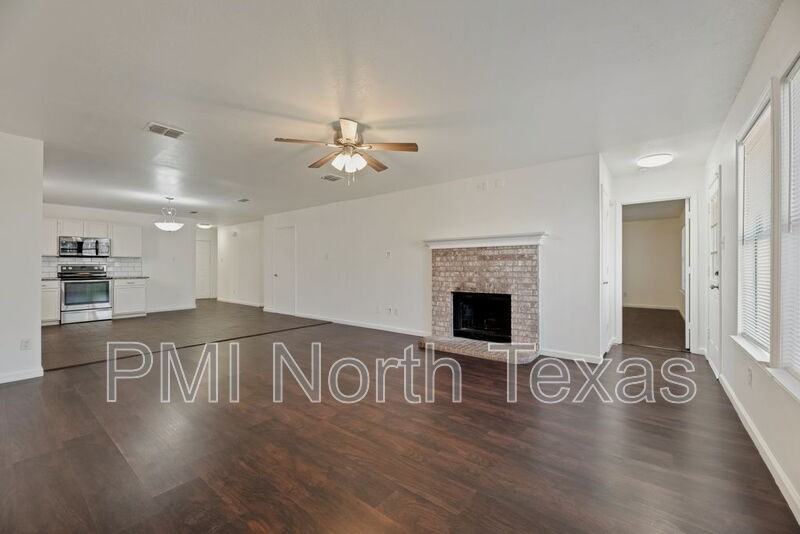 1580 Chivalry Ln - Photo 6 of 25