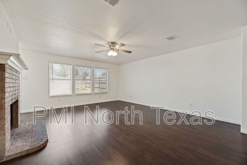 1580 Chivalry Ln - Photo 7 of 25