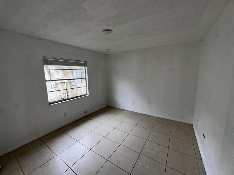 5523 Lehigh Ave #1 - Photo 4 of 8