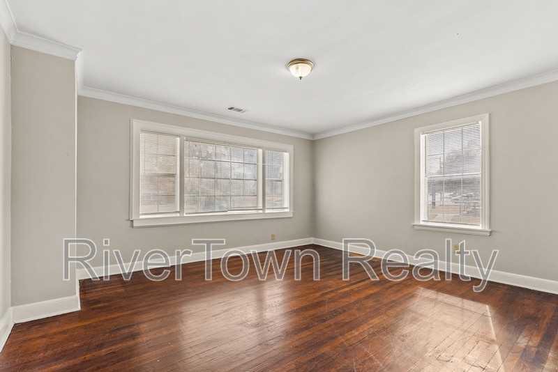 1093 N Watkins St - Photo 4 of 17