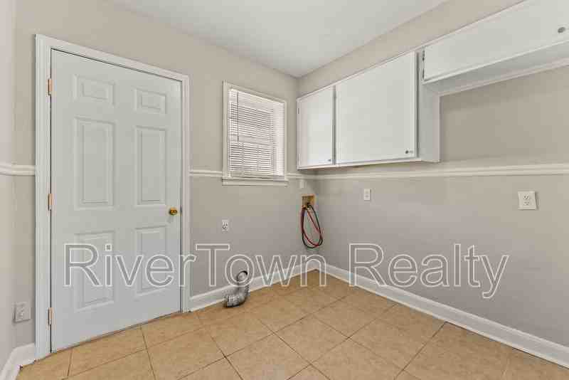 1093 N Watkins St - Photo 7 of 17
