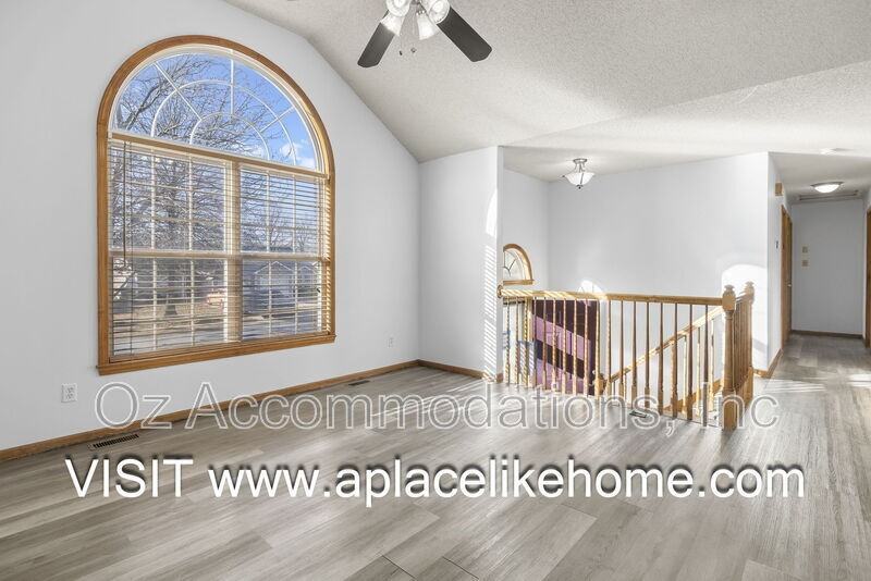 313 S Darrowby Dr - Photo 4 of 46