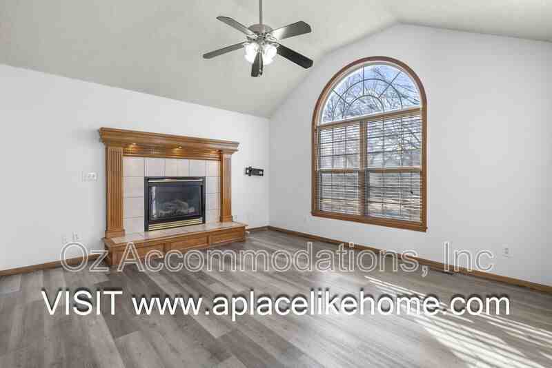 313 S Darrowby Dr - Photo 5 of 46