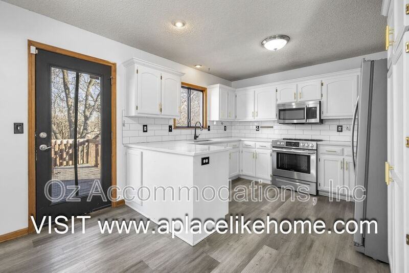 313 S Darrowby Dr - Photo 3 of 47