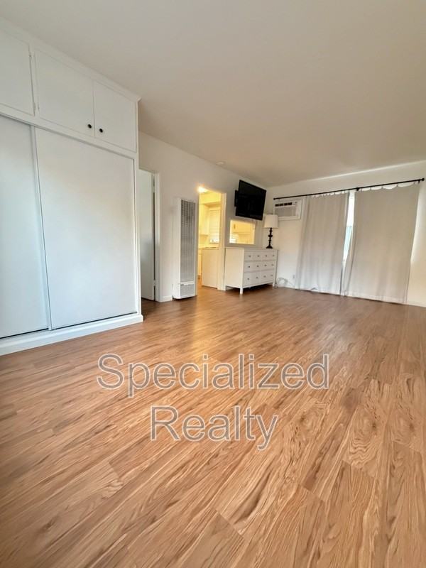 438 Arden Ave #C - Photo 2 of 10