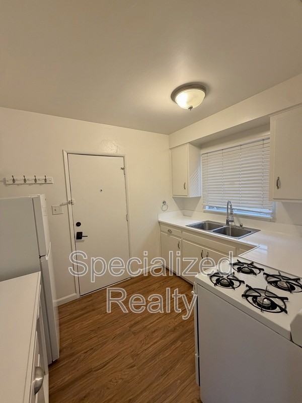 438 Arden Ave #C - Photo 5 of 10