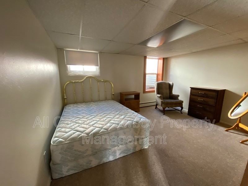 414 1/2 S 13th St - Photo 3 of 11