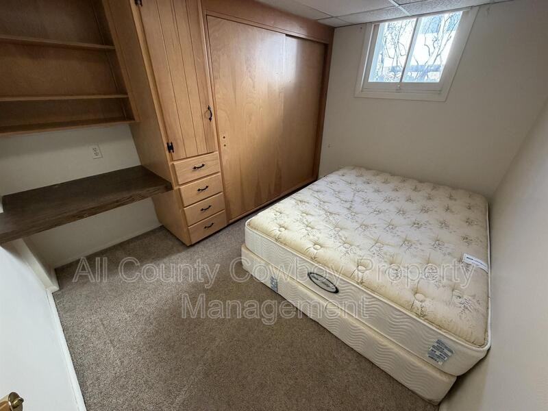 414 1/2 S 13th St - Photo 5 of 11