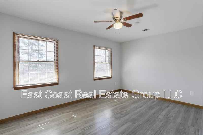 4 Fleming Dr #B - Photo 3 of 12