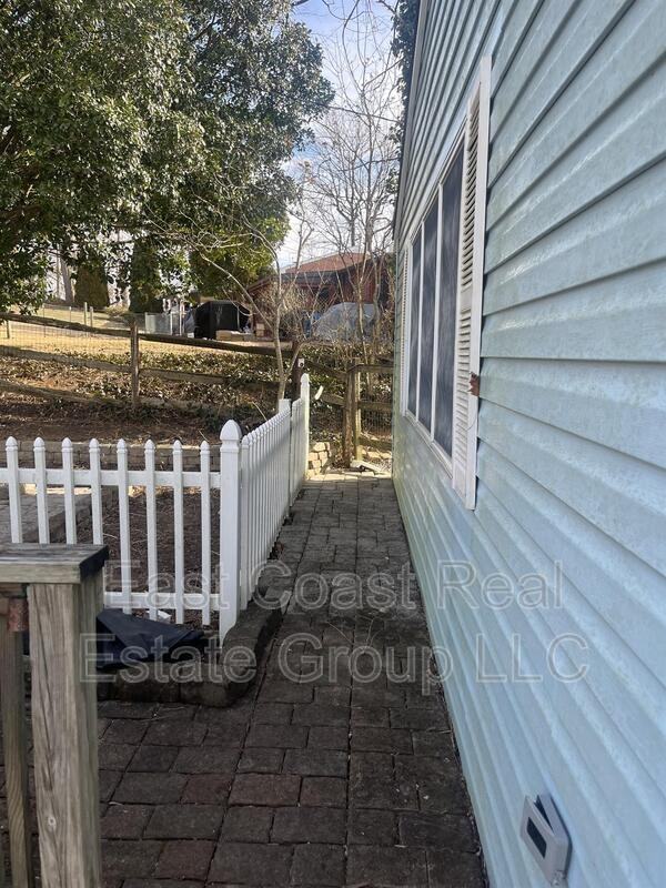 17712 Crest View Ave - Photo 4 of 4