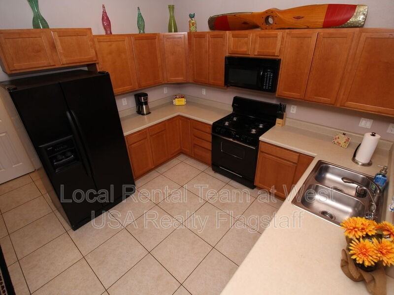 2325 N East St - Photo 4 of 11