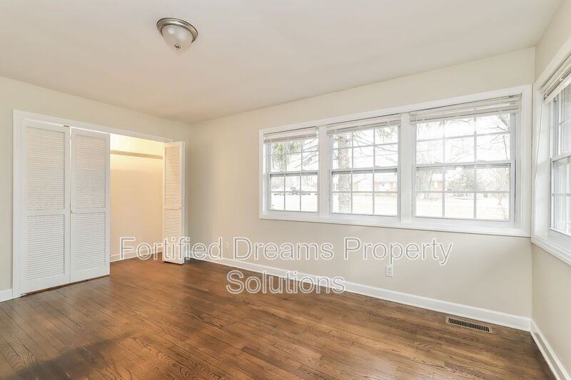 5805 Highlawn Dr - Photo 2 of 21