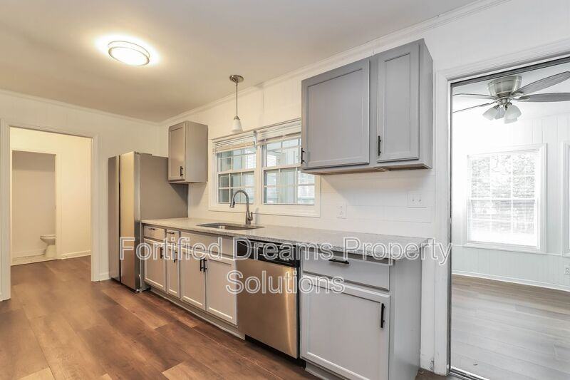 5805 Highlawn Dr - Photo 3 of 21