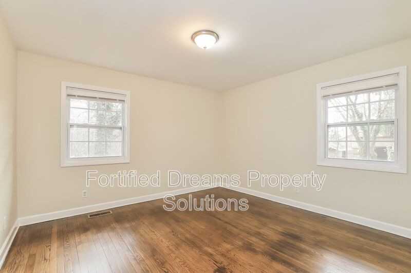 5805 Highlawn Dr - Photo 4 of 21