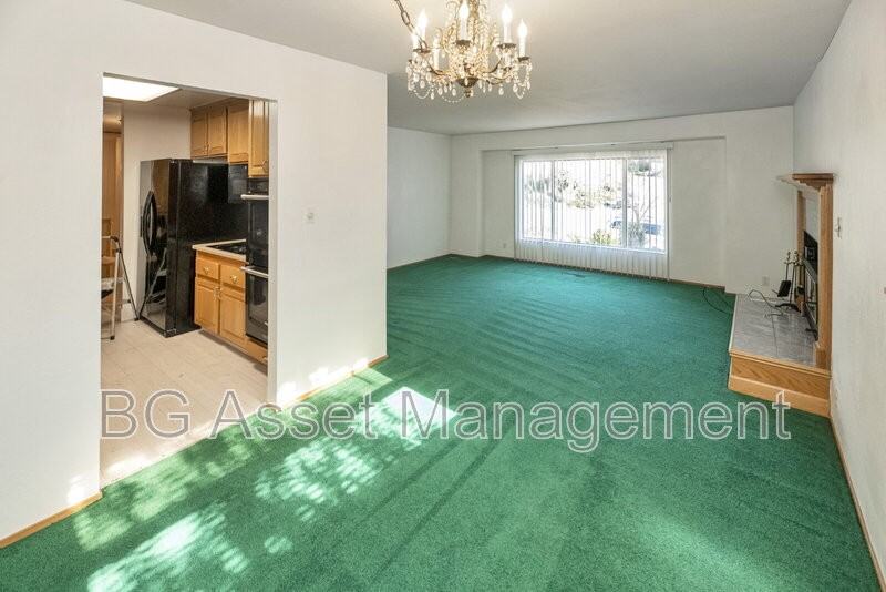 2901 Doidge Ave - Photo 3 of 38