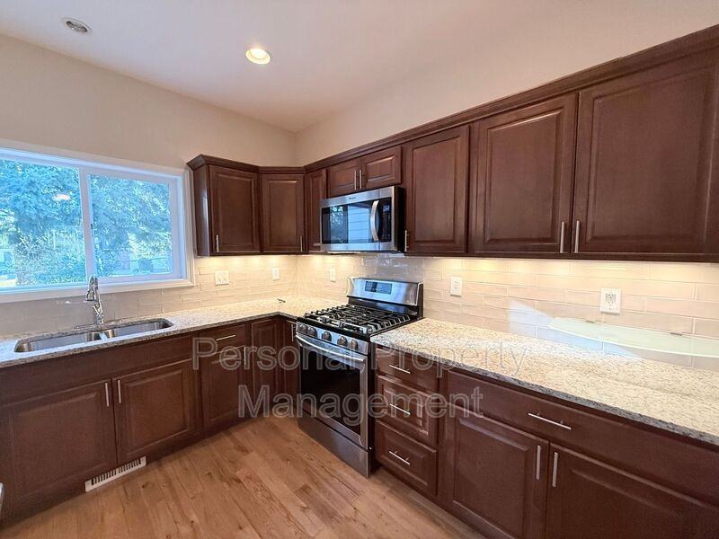 11608 Ne 2nd Ave - Photo 4 of 34