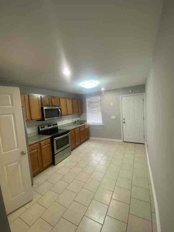 1105 N Collington Ave - Photo 7 of 33