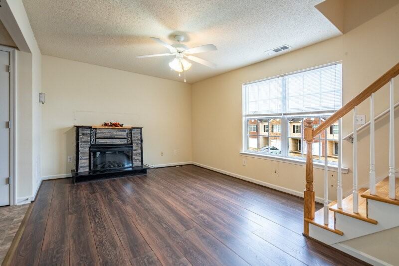 43 Middlebrook Dr - Photo 2 of 22