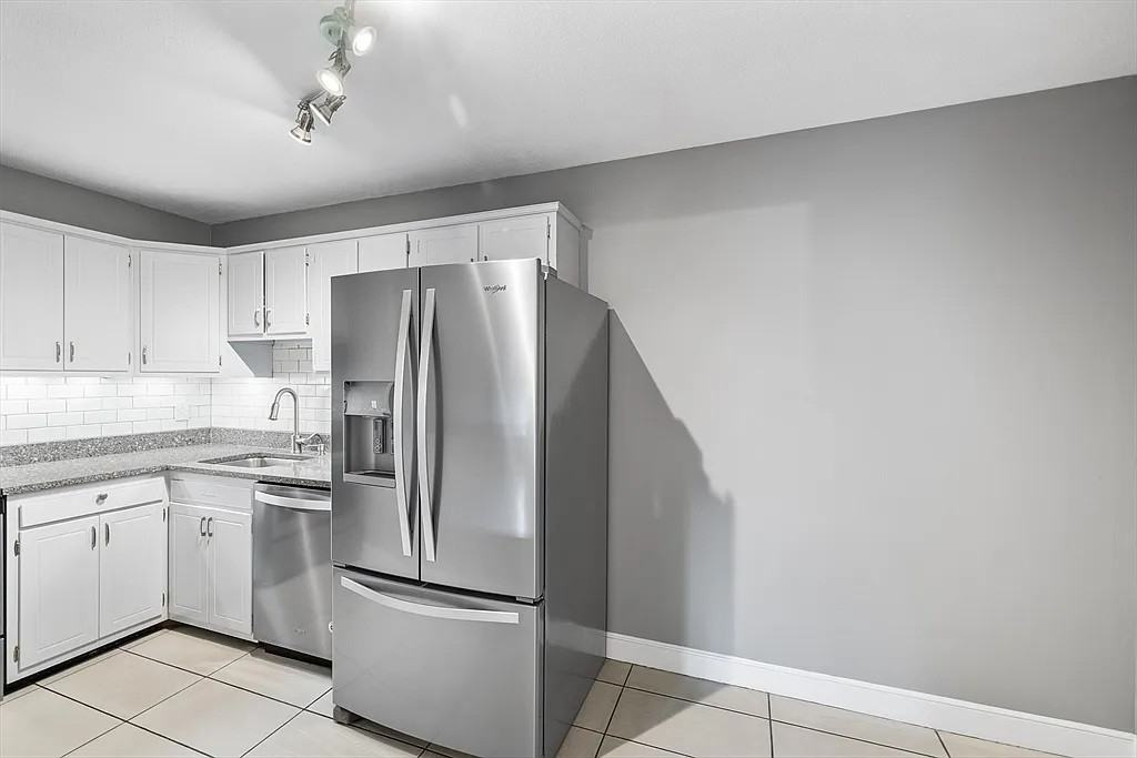 11 Cogswell Ave #16 - Photo 3 of 6