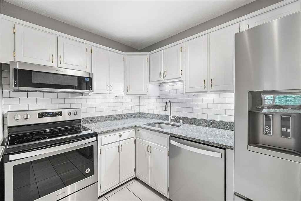 11 Cogswell Ave #16 - Photo 4 of 6