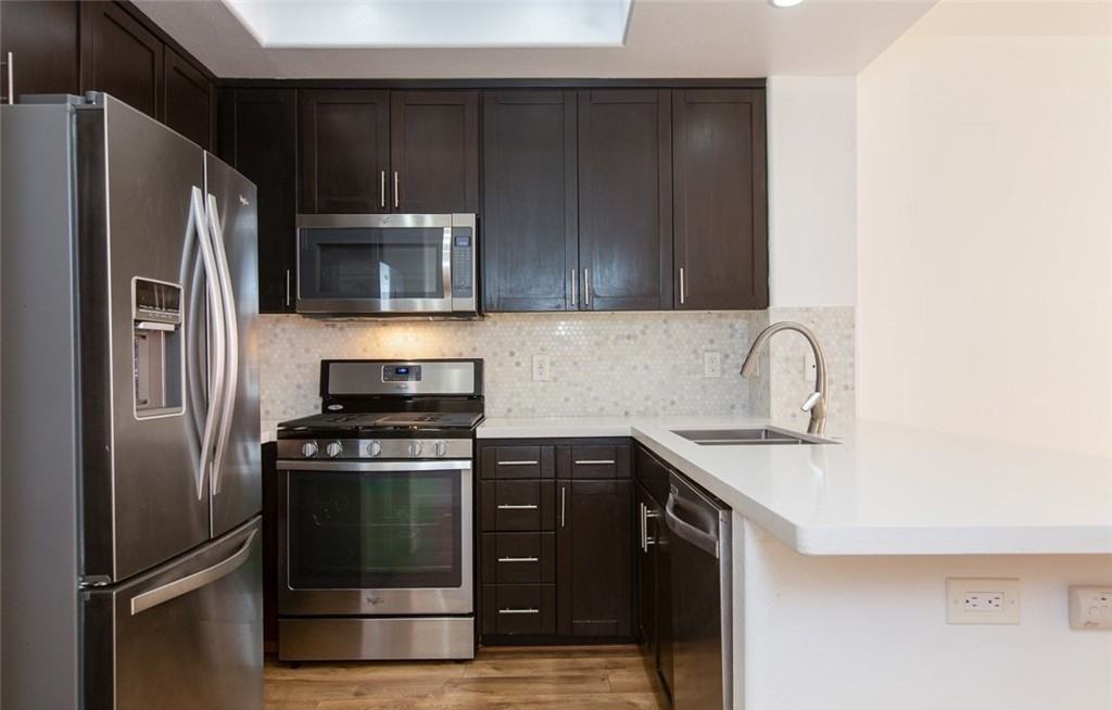 4060 Glencoe Ave - Photo 3 of 4