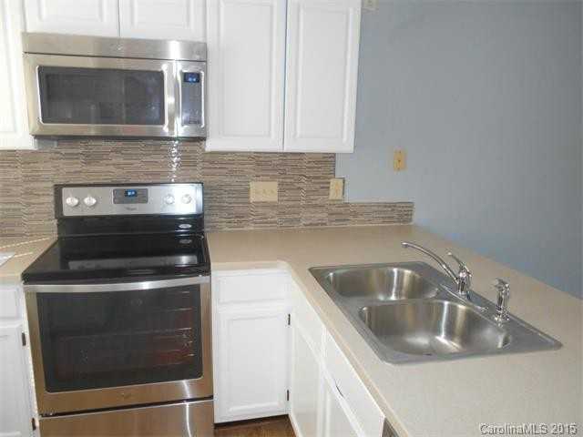 2555 Stockbridge Dr #B - Photo 3 of 20