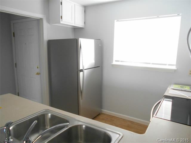 2555 Stockbridge Dr #B - Photo 4 of 20